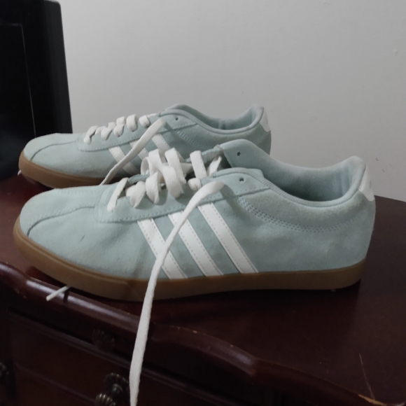 Women's Adidas sneakers - Picture 3 of 3